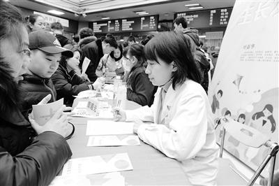 蘭州大學第一醫(yī)院舉行“新年！新高度！”兒童保健義診活動