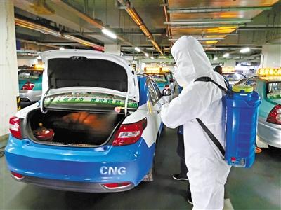 免費(fèi)接送一線抗“疫”人員 蘭州奔馬雷鋒車隊(duì)，你們真棒！