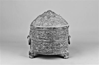平?jīng)霾┥缴w神獸紋銅樽，東漢人向往過(guò)上神仙生活的印跡