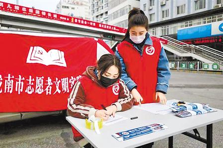 這個春天，那一抹鮮亮的“志愿紅”　——隴原志愿者戰(zhàn)“疫”記