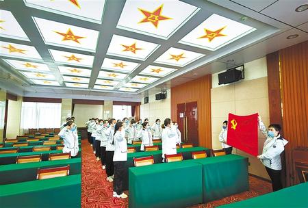 一次難得的黨課——甘肅第二、第三批援鄂醫(yī)療隊預(yù)備黨員宣誓儀式側(cè)記