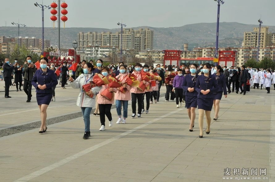 不辱使命 英雄凱旋！麥積區(qū)馳援武漢5名醫(yī)務(wù)人員回家了