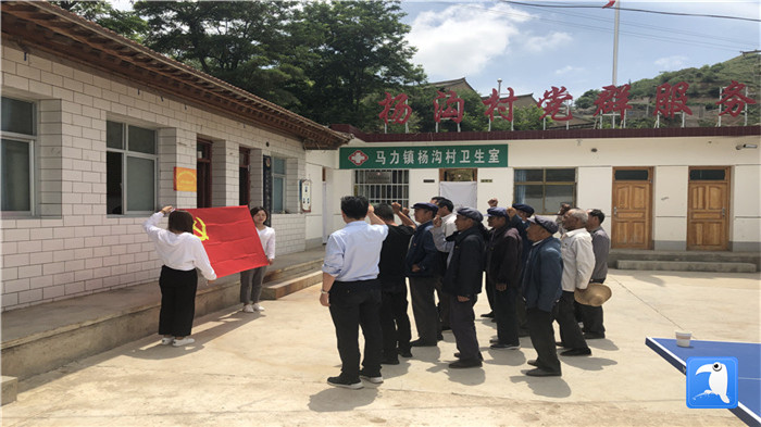 6月29日，天水市武山縣紀(jì)委監(jiān)委組織黨員干部在馬力鎮(zhèn)楊溝村重溫入黨誓詞。_副本.jpg