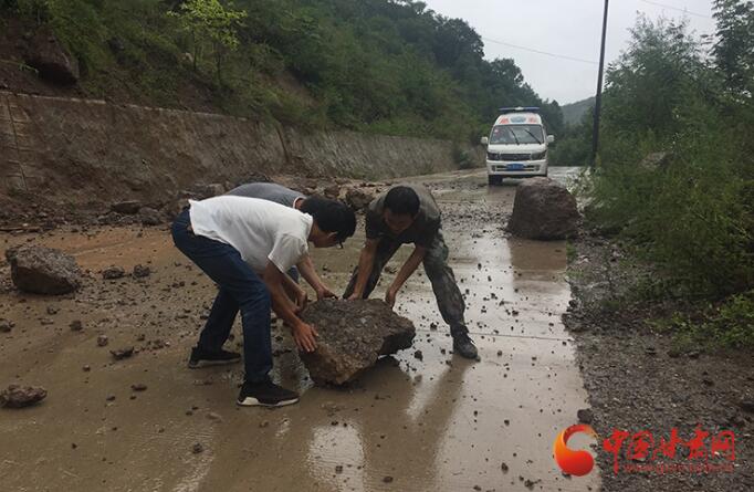 康縣長壩鎮(zhèn)：鏟車、120合力“逆行”救援群眾  