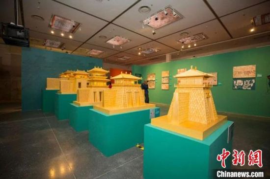圖為呈現(xiàn)敦煌壁畫中的建筑和園林之美的復(fù)原模型。(資料圖) 敦煌研究院供圖