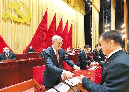 尹弘在甘肅省“兩優(yōu)一先”表彰大會上強(qiáng)調(diào) 牢記初心使命 傳承優(yōu)良傳統(tǒng) 發(fā)揮先鋒作用 奮力譜寫甘肅全面建設(shè)社會主義現(xiàn)代化嶄新篇章