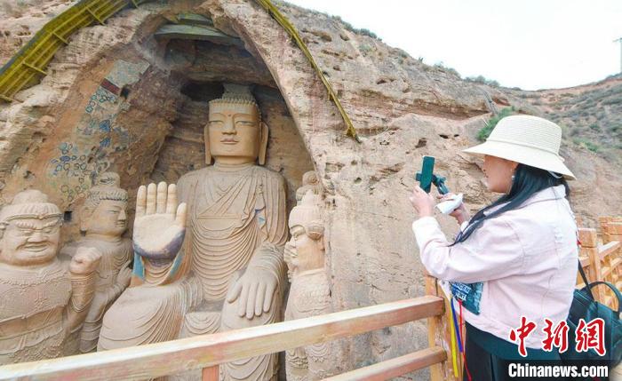 圖為位于甘肅省武威市境內(nèi)的天梯山石窟，其開鑿于東晉十六國時期的北涼。(資料圖) 崔琳 攝