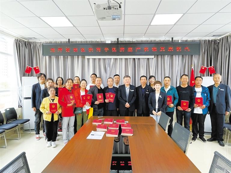 蘭州廣武門街道光輝村社區(qū) 91戶居民終于拿到了房產(chǎn)證！