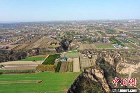 圖為位于甘肅省慶陽市西峰區(qū)境內(nèi)的南佐遺址地貌。(資料圖) 甘肅省文物局供圖