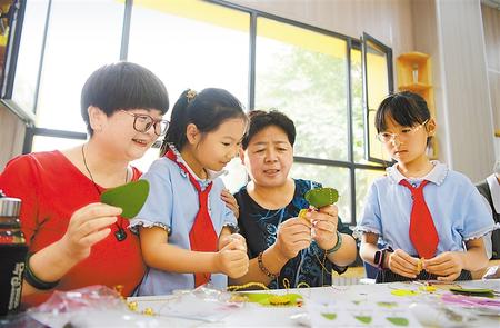 蘭州新區(qū)推進(jìn)“雙減”政策落地非寄宿制中小學(xué)不得在校內(nèi)設(shè)置食品小賣部、超市