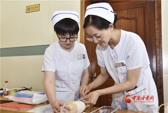 解聘哺乳期女工，違法！法院判決用人單位承擔雙倍賠償