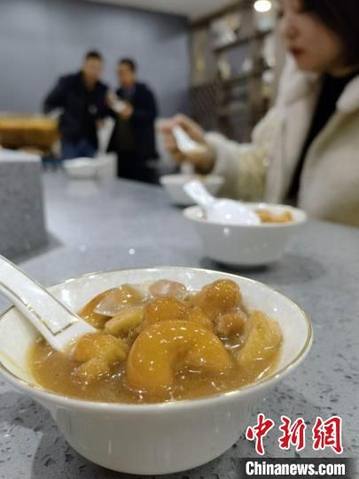 圖為酒泉美食“糊鍋”。　殷春永 攝