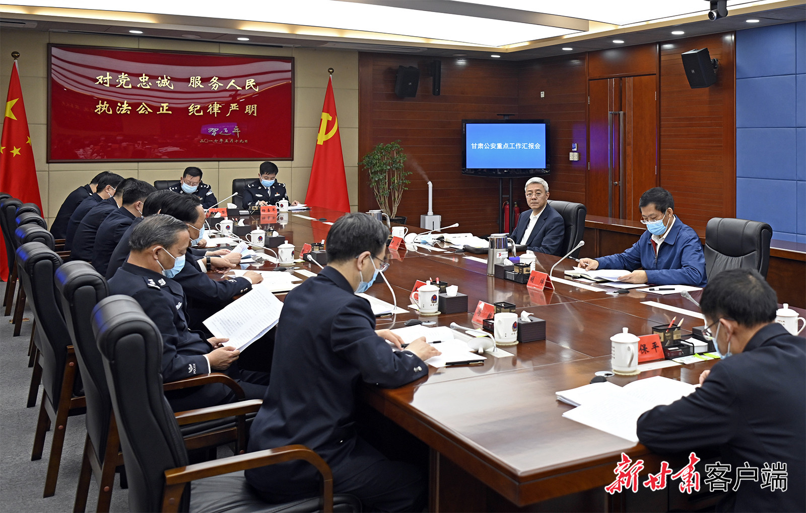 【甘快看】尹弘在甘肅省公安廳調(diào)研時強(qiáng)調(diào)：堅持政治建警鍛造公安鐵軍，全力以赴防風(fēng)險保安全護(hù)穩(wěn)定