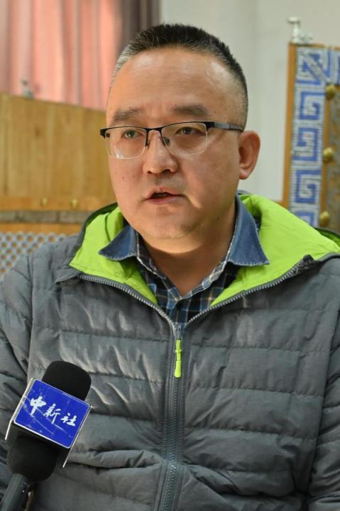 謝焱，甘肅省文物考古研究所副研究館員、考古研究二部主任、田野考古項目負(fù)責(zé)人。主持參與了張家川馬家塬戰(zhàn)國西戎墓地、臨潭磨溝齊家文化墓地等20多項考古調(diào)查、發(fā)掘工作，曾獲得中國國家文物局田野考古二、三等獎，“十二五”文物保護科學(xué)和技術(shù)創(chuàng)新二等獎等榮譽。