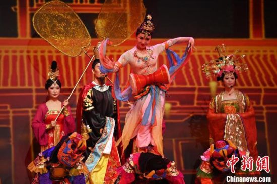 2023年第六屆敦煌文博會(huì)期間，系列演藝上演。(資料圖)李亞龍 攝